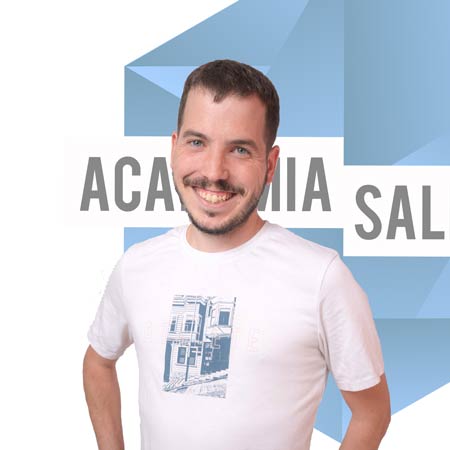 Omar con el logo de academia salburua de fondo